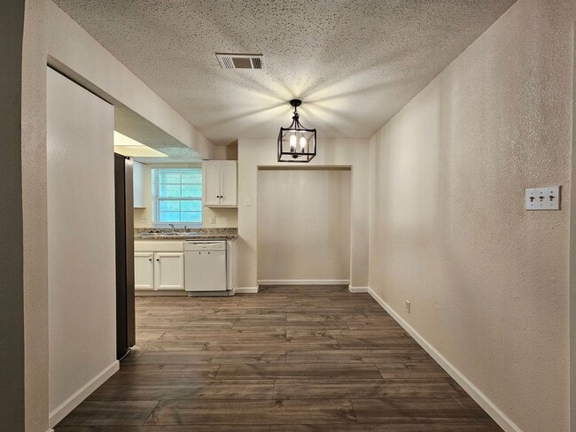 Photo - 1208 Preswick Cir