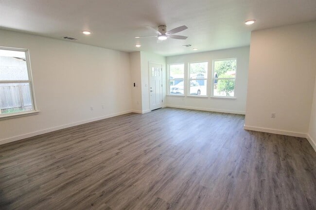 Photo - 1100 Monte Vista Dr