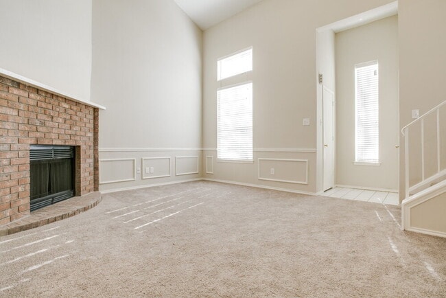 Photo - 719 Nightingale Cir