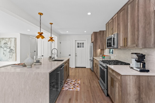 Photo - 1380 Cavell Ave