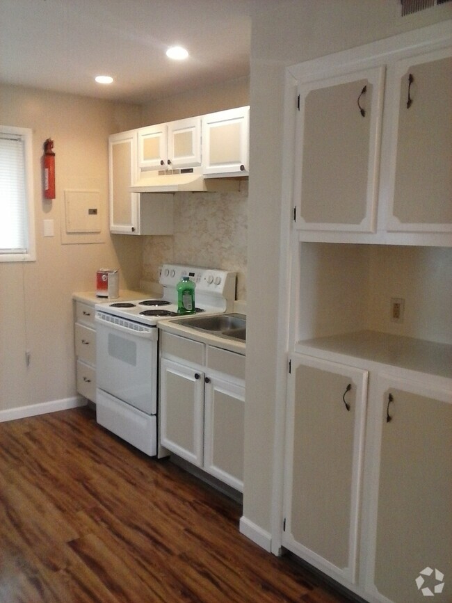 Building Photo - 102 Cindy Ln Unit 102 Rental