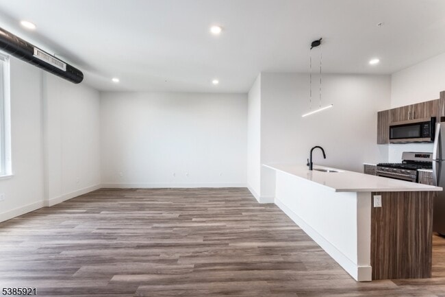 Building Photo - 55 Washington St Unit 9D Rental