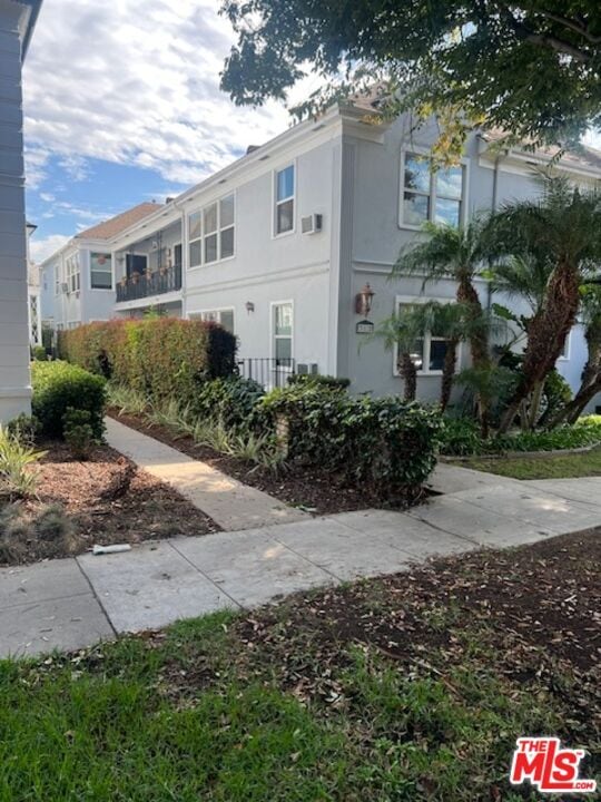 Building Photo - 312 S Reeves Dr Unit C