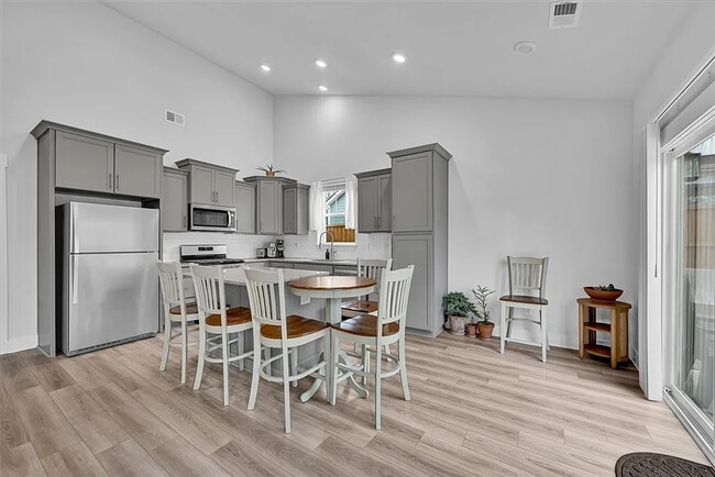 Photo - 529 Overbrook Dr