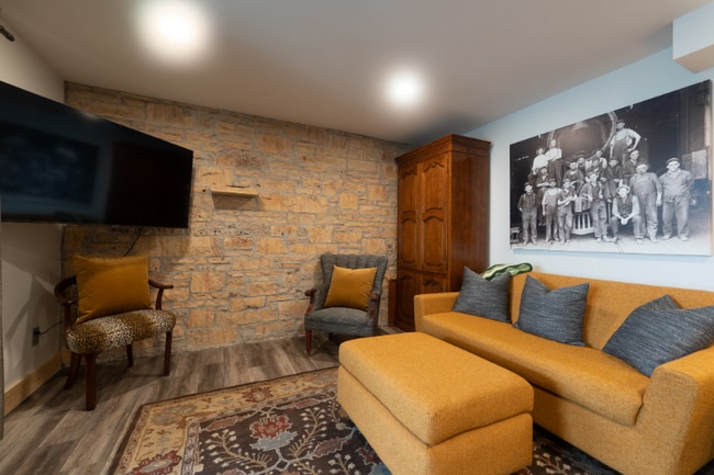 Photo - 145 Sunset Dr Unit B