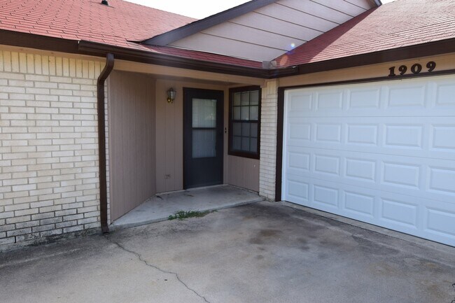 Photo - 1909 Kingwood Dr