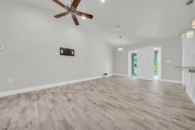 Photo - 3110 42nd St W