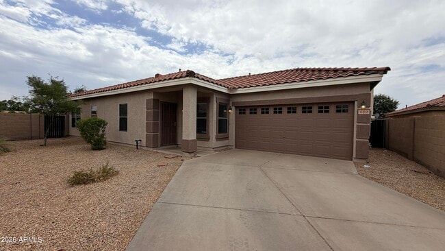 Building Photo - 689 E Springfield Pl