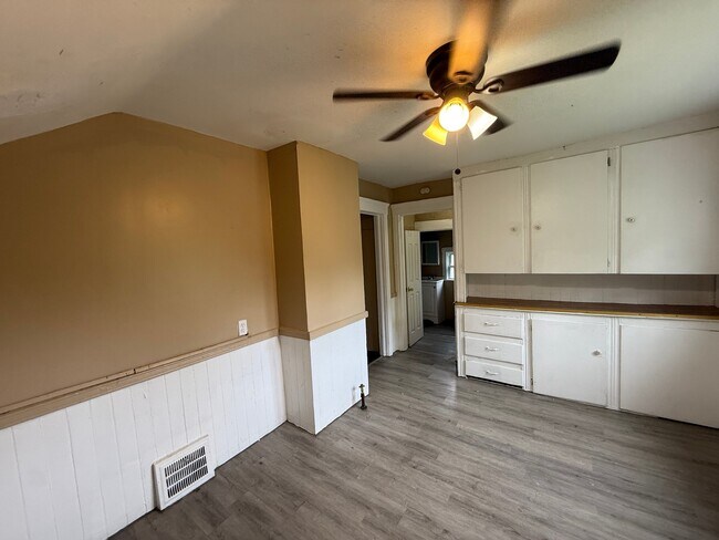 522 W 23rd St Unit Up