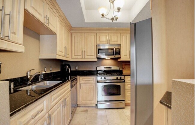 Photo - Luxury 1-Bedroom Rental in Guard-Gated Meridian – Walk to the Strip! Unidad 308