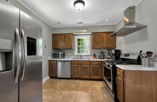 Photo - 2766 Union Ave