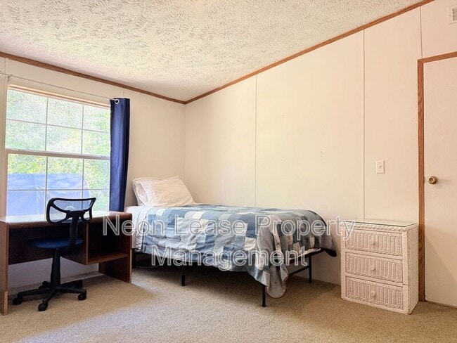 Photo - 5000 Flyaway Ln