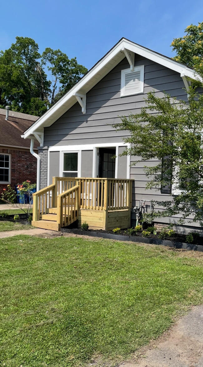 Photo - 817 Maple St