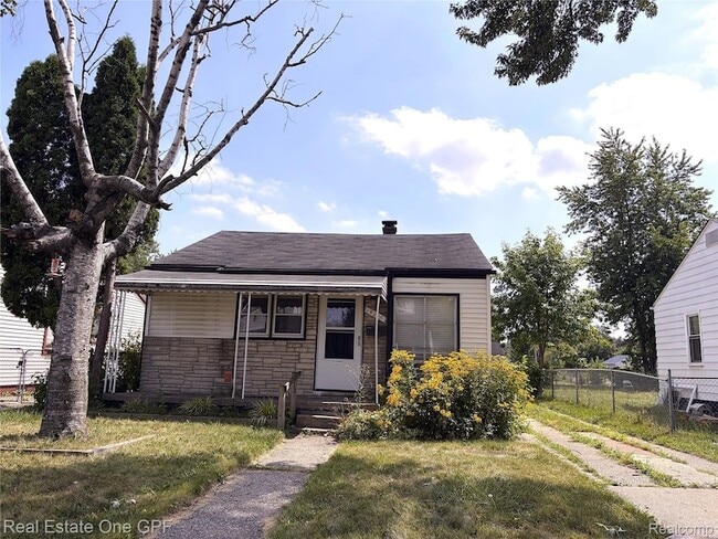 Building Photo - 14018 Hobart Ave