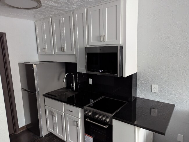 Photo - 5527 Howe St Unit 1