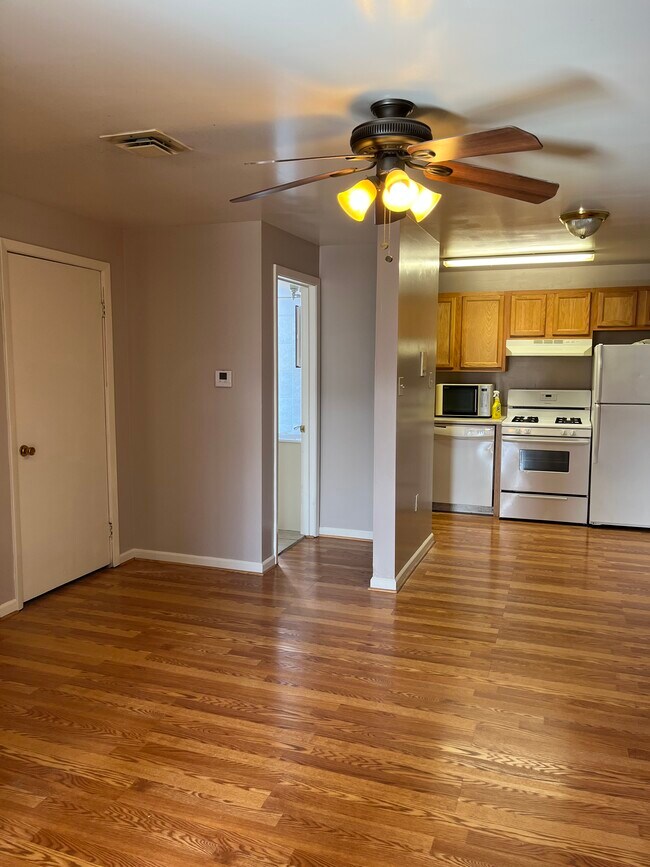 Kitchen/ living room - 1301 E Carson St Unit 2nd fl