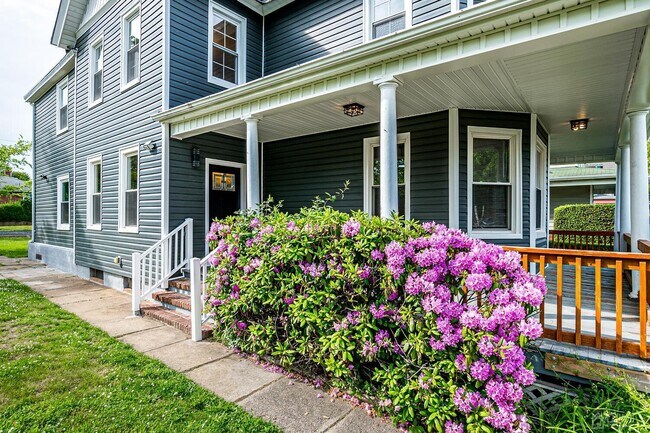 Photo - 324 Main St Unit 2