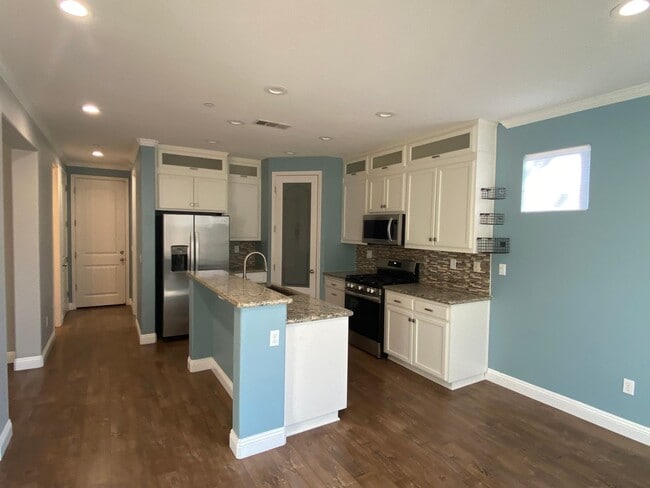 709 Embassy Cir
