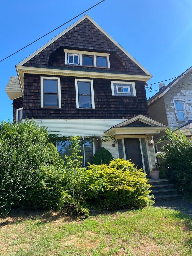 Building Photo - 11 8th Ave Unit 1 Rental
