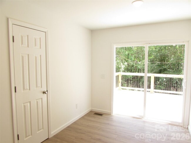 Photo - 111 Dorchester Ln