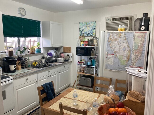 Photo - 152 SW 9th St Unit 1