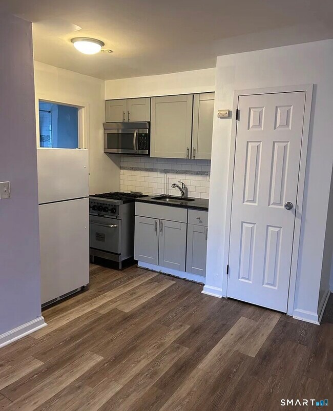 Building Photo - 80 Taft Ave Unit APT 12