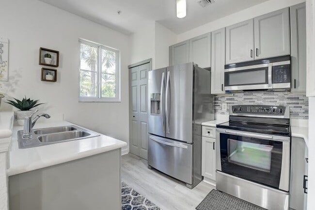 Photo - 525 Bayfront Dr