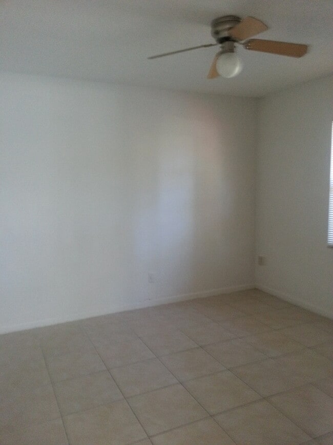 Photo - CUTE AFFORDABLE 2/2 DUPLEX off Michigan!