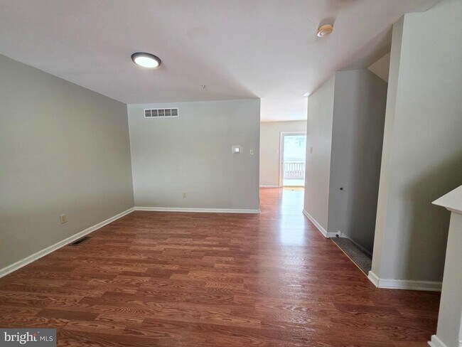 Photo - 347 Glenn Rose Cir