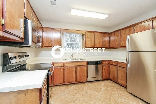 Photo - 3 Bedroom Pet-Friendly Home in Madison, TN with Main Street Renewal