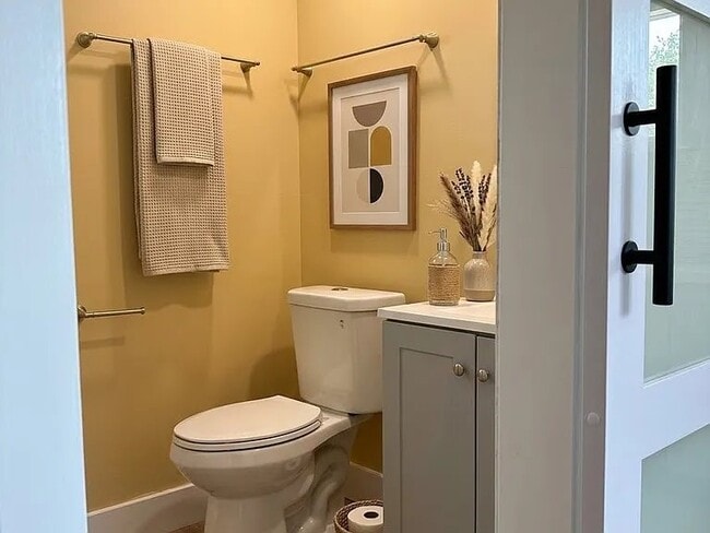 352 Clela Ave Unit 0.5