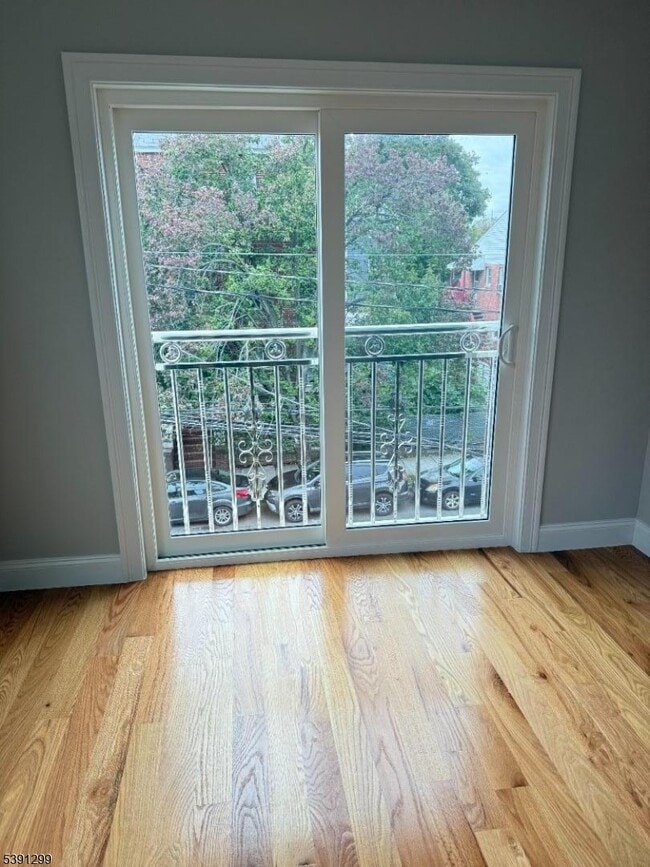 Photo - 595 N 11th St