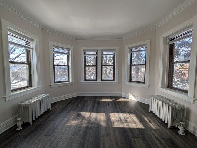 Building Photo - 5818 W Berteau Ave Unit 1