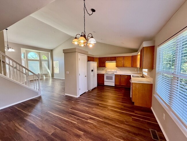 Building Photo - Large Springs Ranch 5 bedroom Close to Pow... Rental