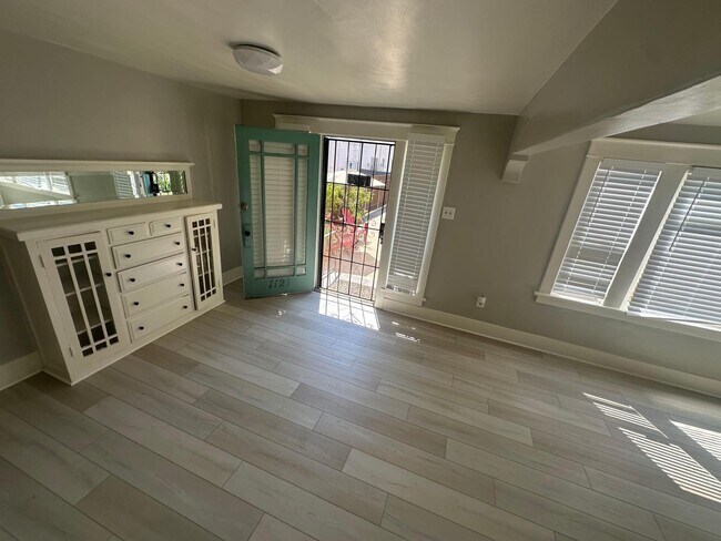 Photo - 1117-1123 E. Appleton St