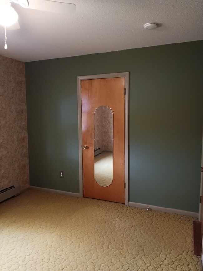 Photo - 2479 Malletts Bay Ave