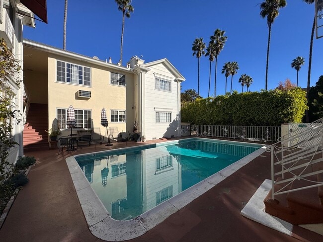 Photo - 12000 Moorpark St Unidad 08