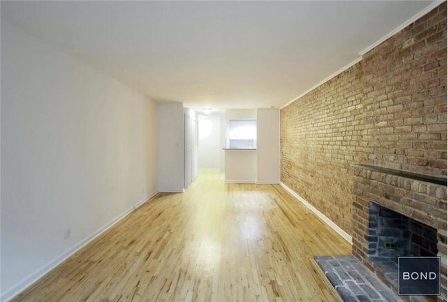 Photo - 219 E 81st St Unidad #F2