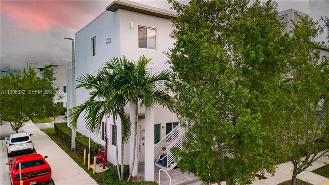 Photo - 6401 NW 103rd Pl Unidad 301