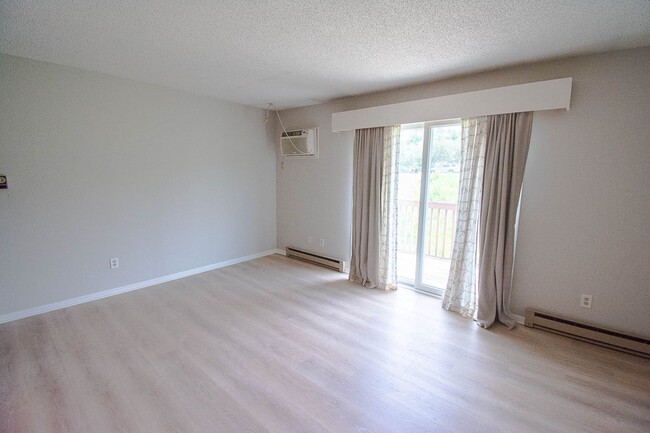 Photo - Nicely updated 2br condo in excellent NE location! Unit 13