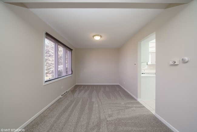 Photo - 16W700 Fern St