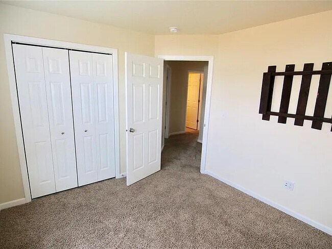 Photo - 906 Powers Blvd