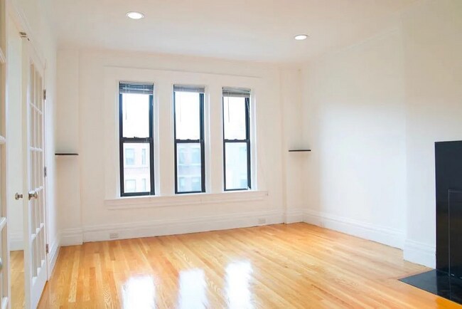 Photo - 254 Newbury St