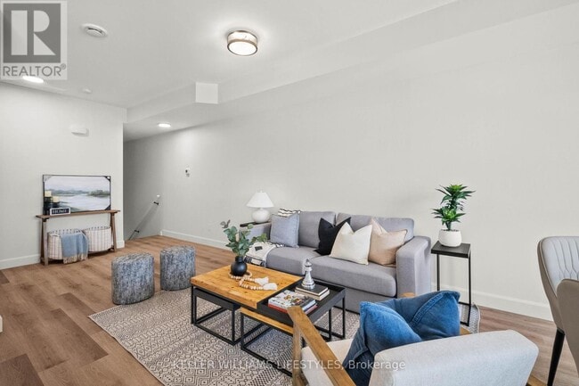 Photo - 470 Darcy Dr