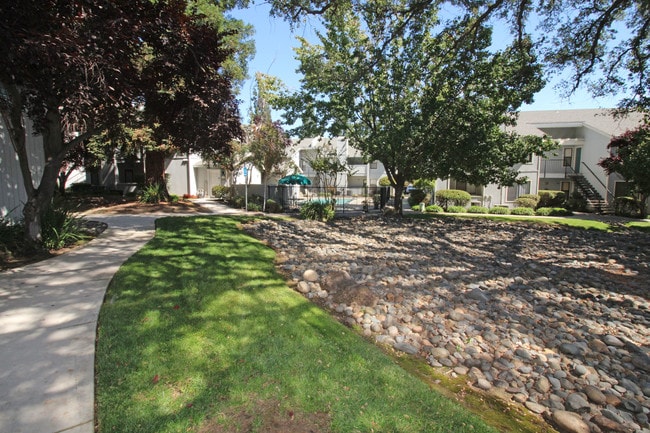 Photo - Springview Oaks Apartments