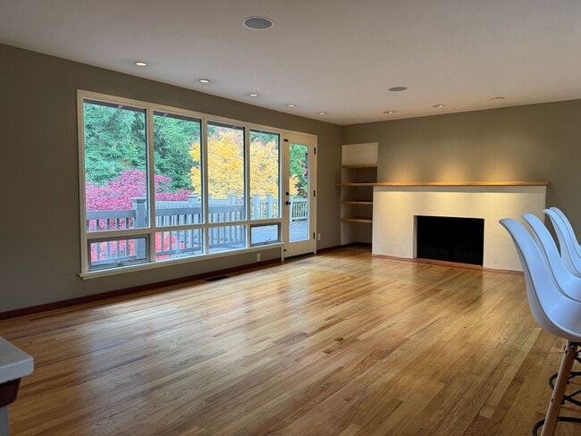 Photo - Cozy 5 bedr 3 bath rambler with daylight b...