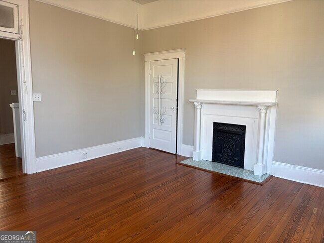 Building Photo - 836 E Henry St Unit C