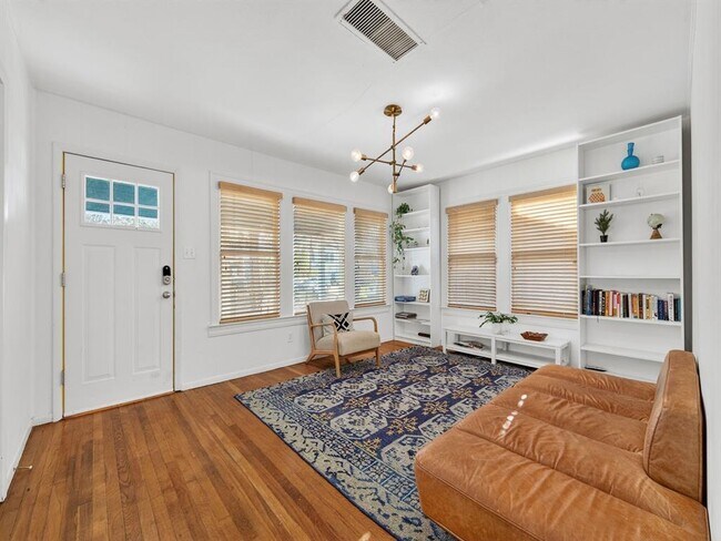 Photo - 609 Fletcher St