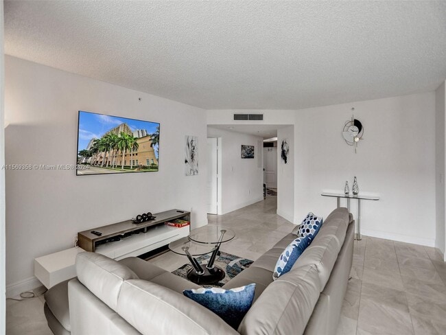 Photo - 17555 Atlantic Blvd Unidad 1101