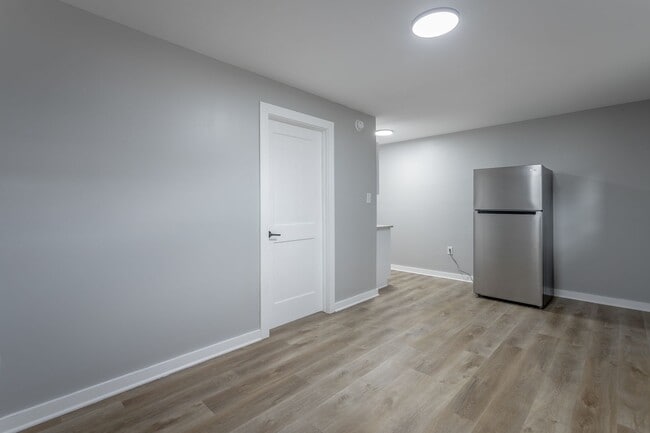 Building Photo - Discover Modern Living at Genesis Apartmen... Unit 8 Rental